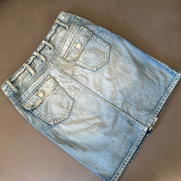 Y2K London Jean denim skirt front and back pockets size 4 light blue wash. - Picture 7 of 7